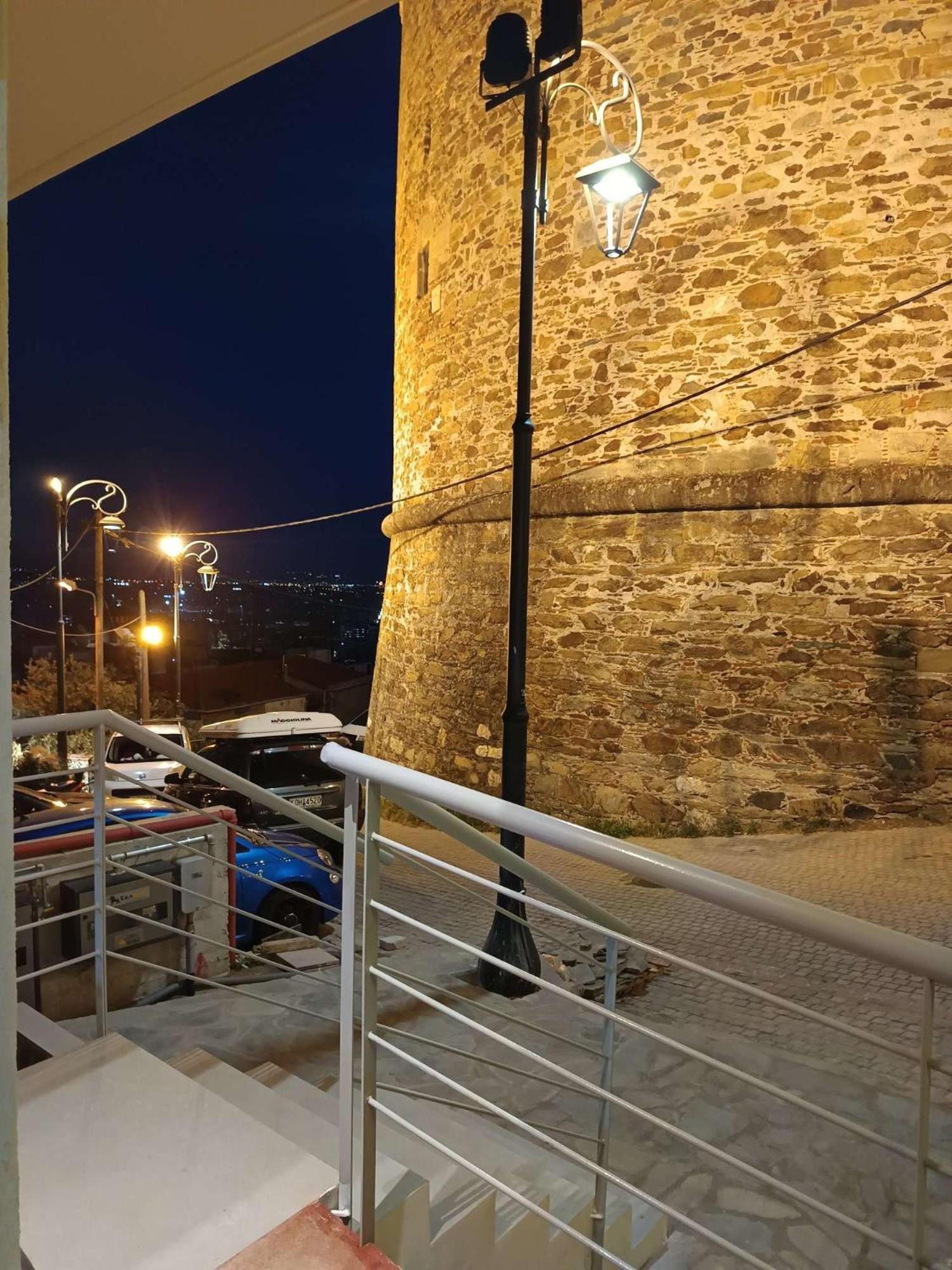Beyond The Castle Appartement Thessaloniki Buitenkant foto