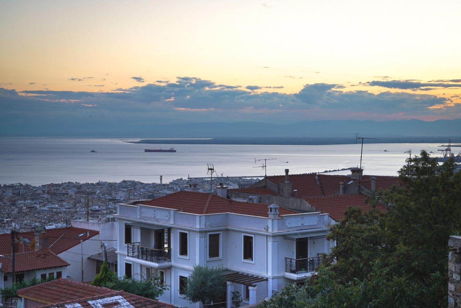 Beyond The Castle Appartement Thessaloniki Buitenkant foto