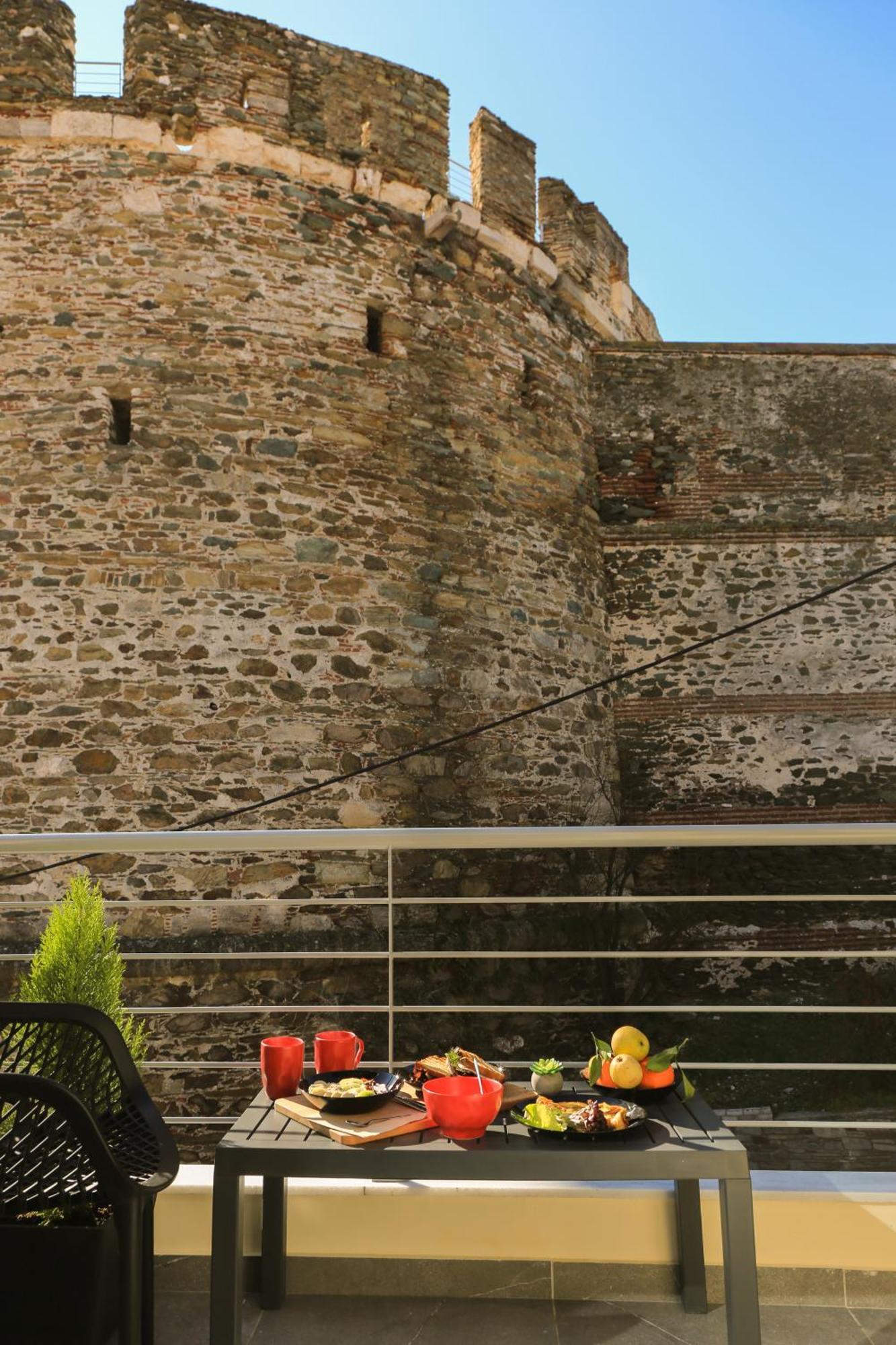 Beyond The Castle Appartement Thessaloniki Buitenkant foto