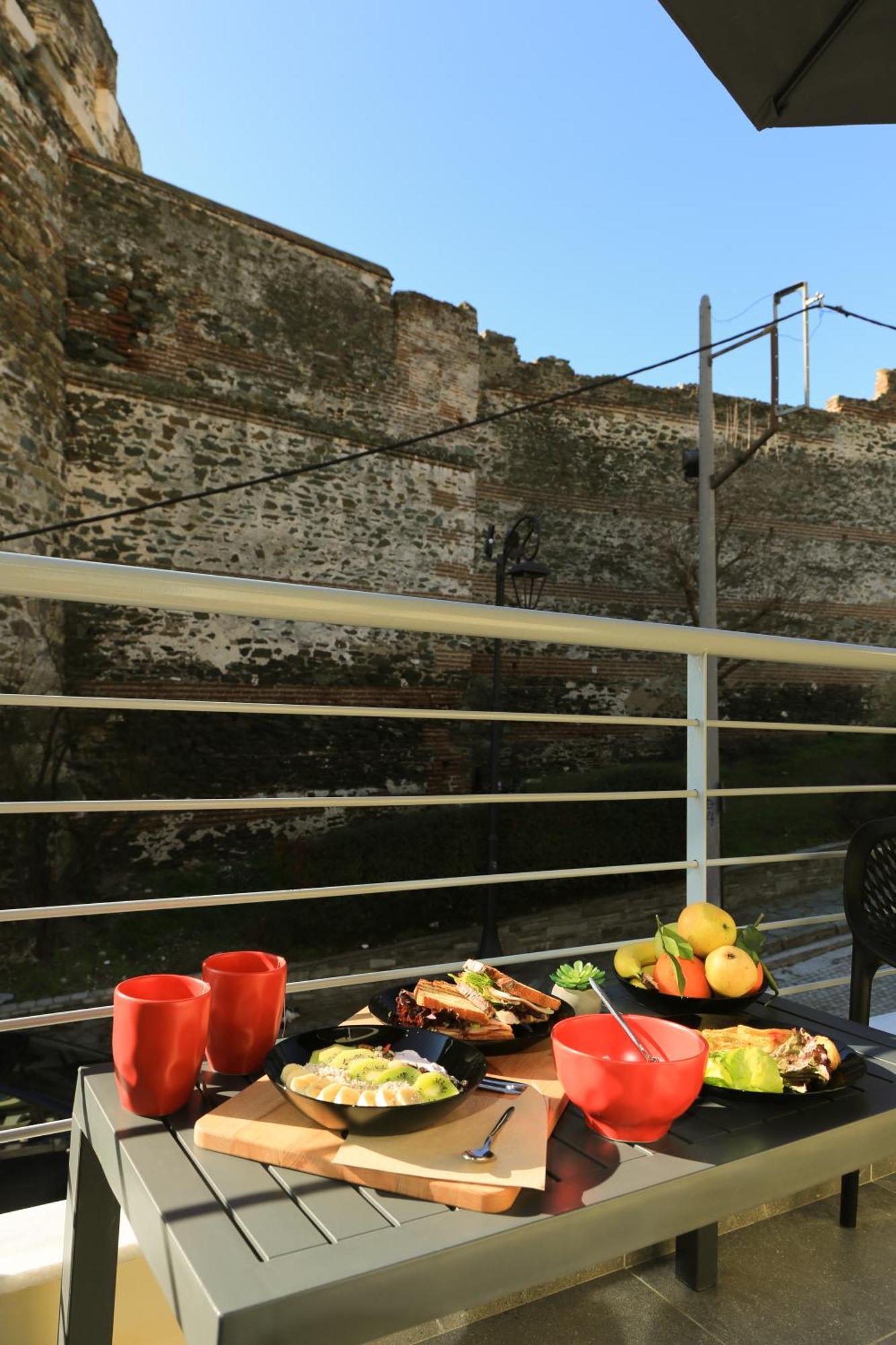 Beyond The Castle Appartement Thessaloniki Buitenkant foto